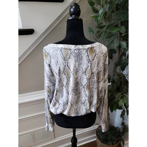 Women's Express Snake Print Long Sleeve Top Size S Long Sleeves Boat Neck - Picture 7 of 10